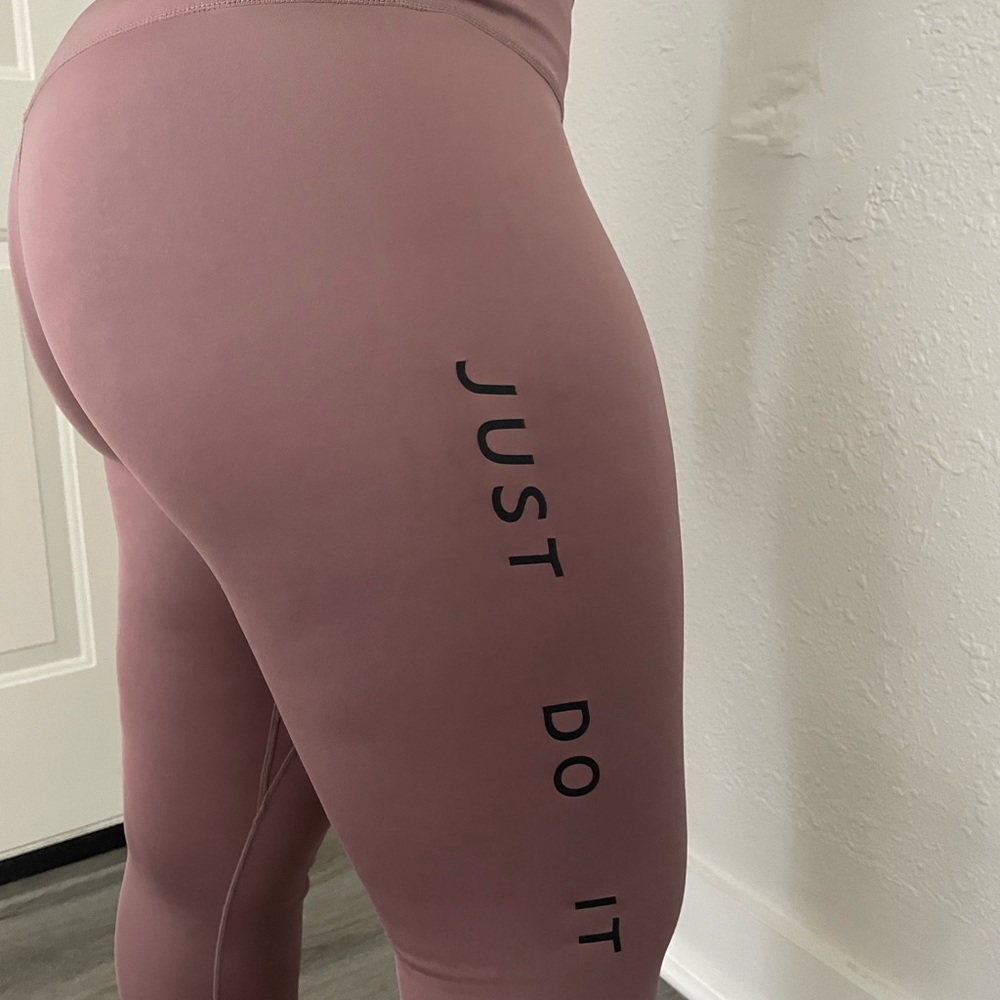 Mauve Nike Dri Fit Leggings